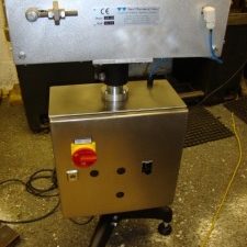 Small product transfer conveyor